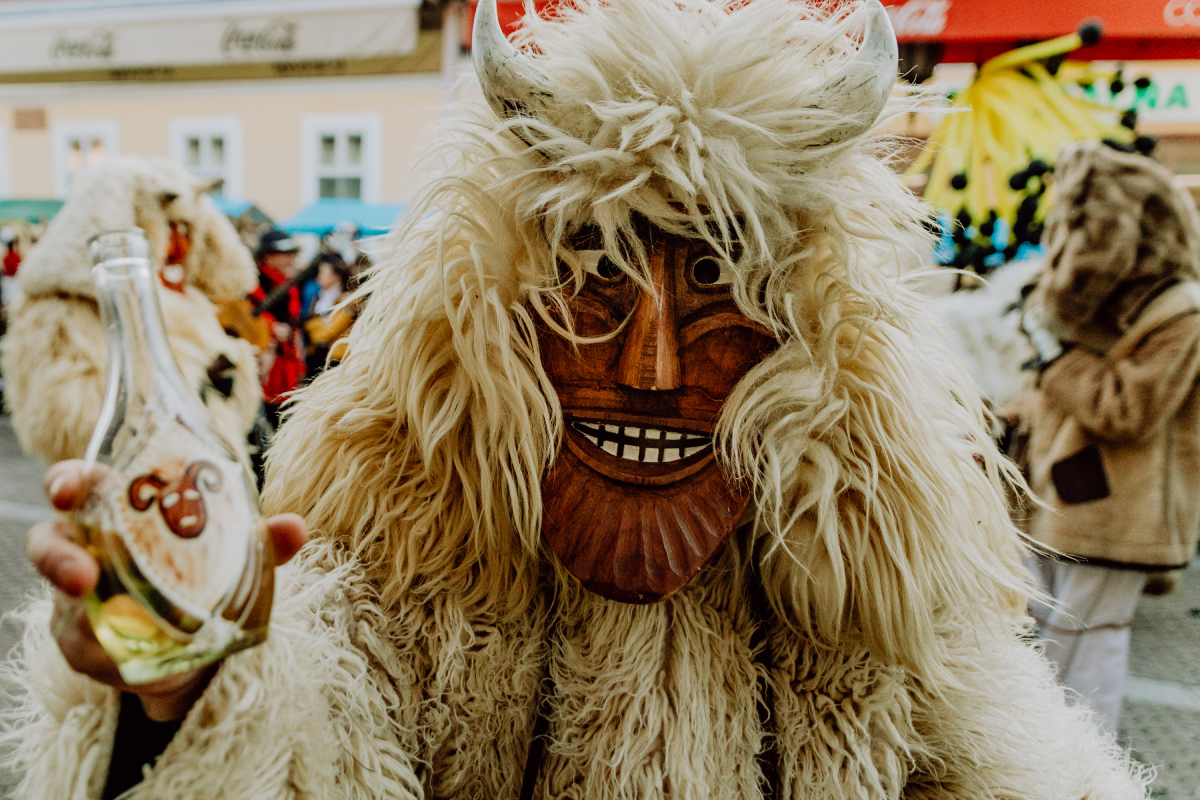 Pokladni običaji na području Grada Đakova i nekadašnje Đakovštine sežu u daleku prošlost. 