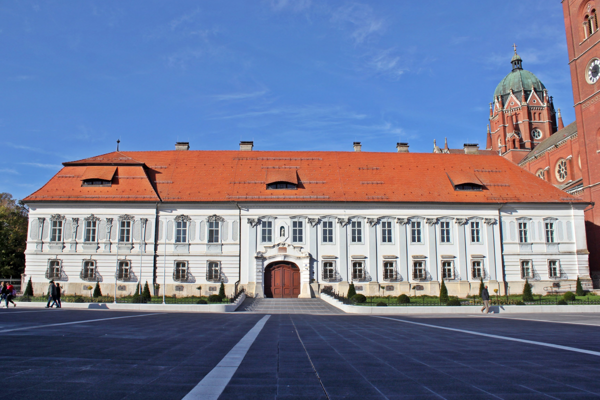 Biskupski dvor