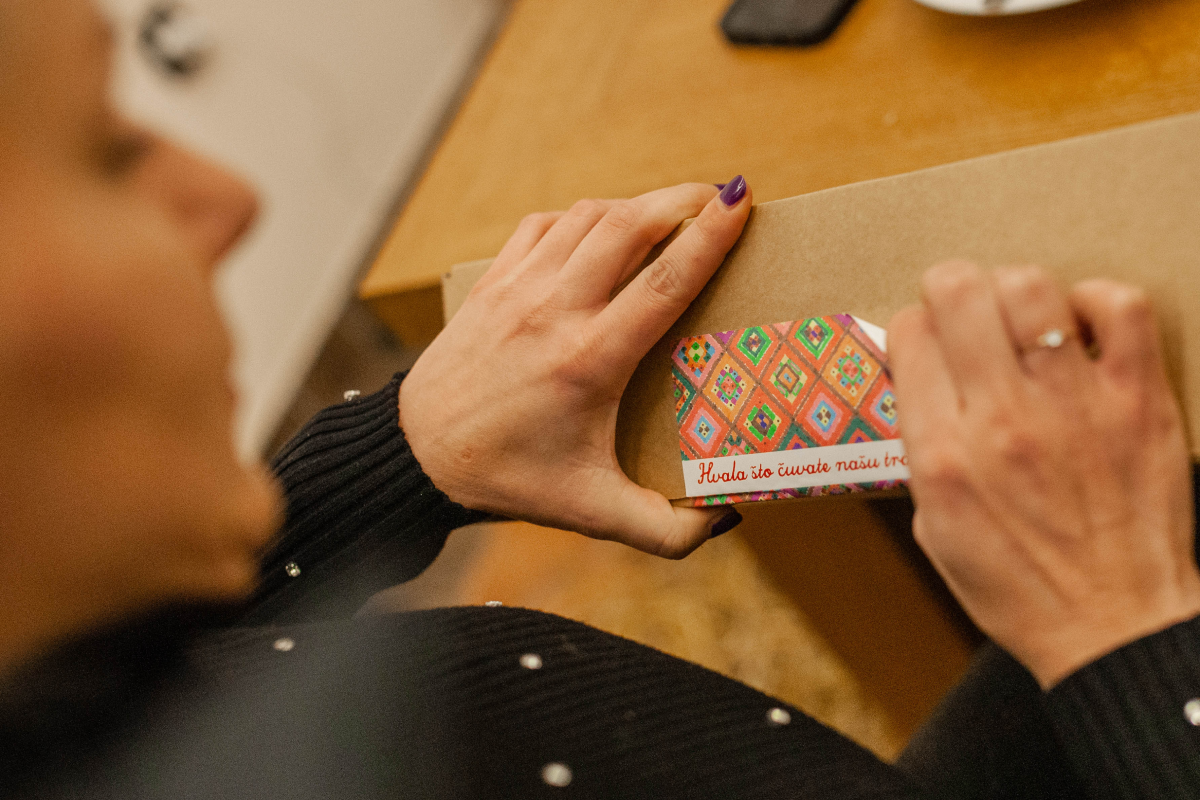 SUVENIRI I RUKOTVORINE