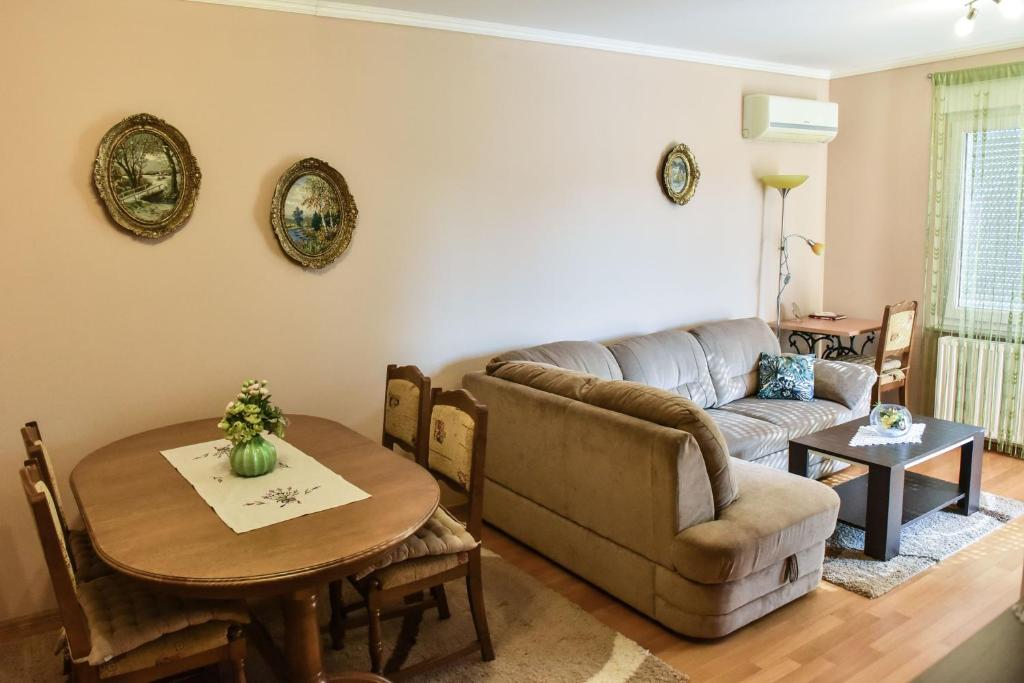 Apartman Dora, +385 (0) 98 660 615